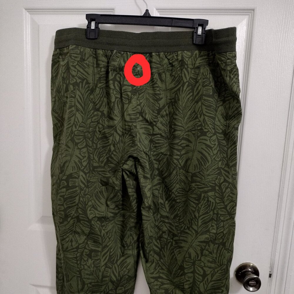 Emily Daniels Women’s XL Dark Olive Green Palm Print Capri Pants Casual Pull-On - Picture 3 of 11